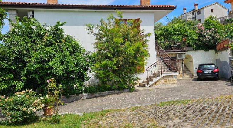 Holiday apartment with garden, barbecue & patio in Izola