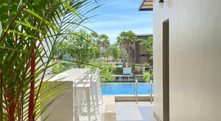 Lake view pool villa Pattaya — photo 3