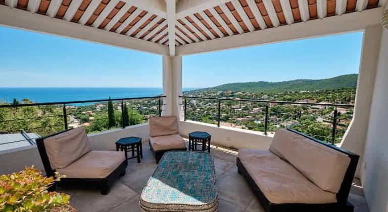 Villa with barbecue, patio & jacuzzi — photo 4