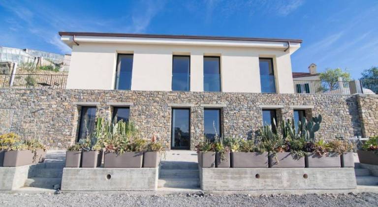 Charming apartment with patio | Suitable for remote work | Pet-friendly in Sanremo