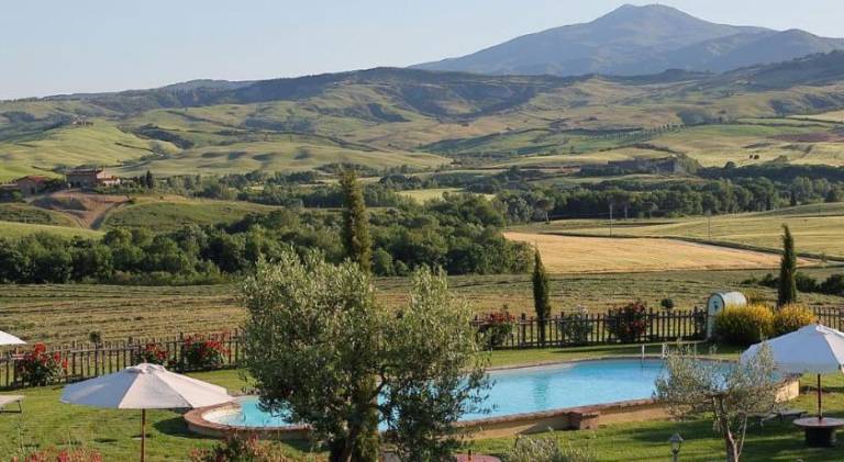 Charming holiday apartment with patio, yard & pool | Pet-friendly — photo 5