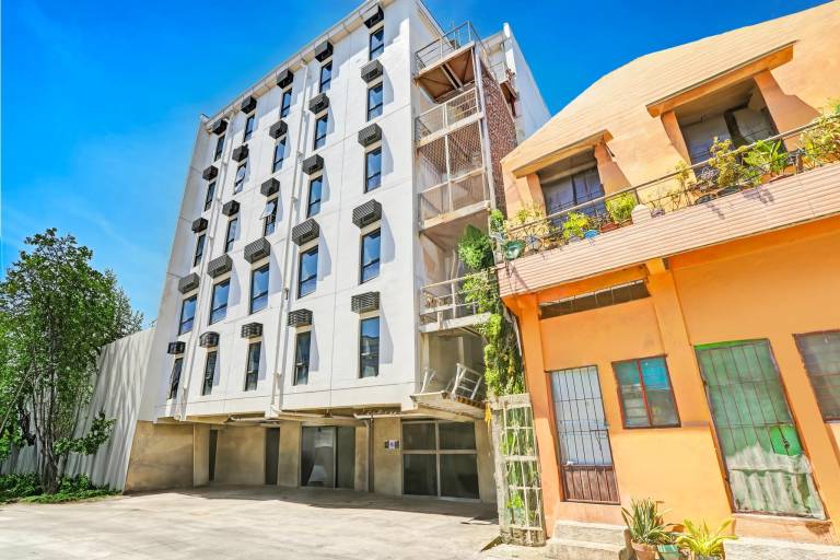 Modern Female Bunk for a Stylish Makati Escape