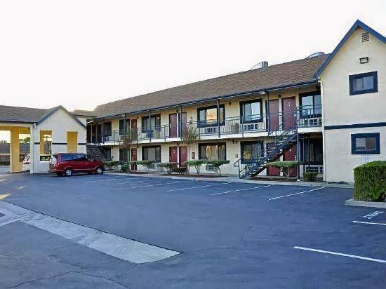 Luxury Inn — photo 2