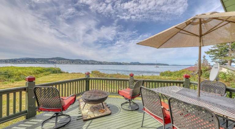 Charming house with yard | Pets allowed in Anacortes, WA