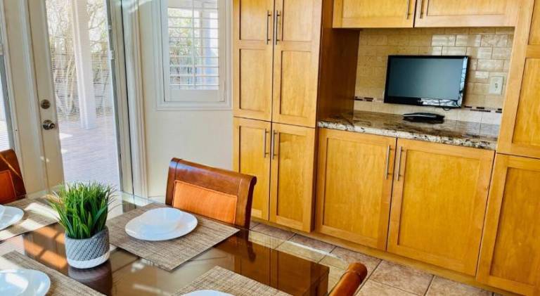 Room in Cheerful 2-bed House - Shared bathroom — photo 3