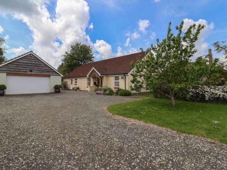 Cabin Compton Dundon