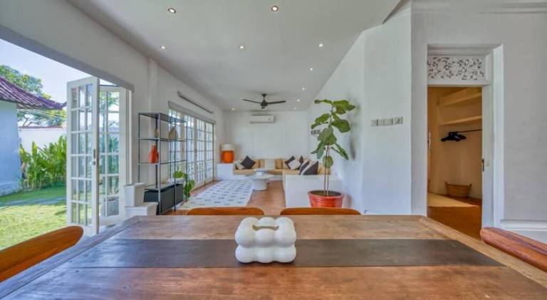 Villa with pool — photo 2