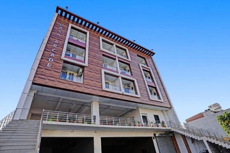 Townhouse Hotel The Rasa A Premium Park Near Onyx Mall Vasundhara