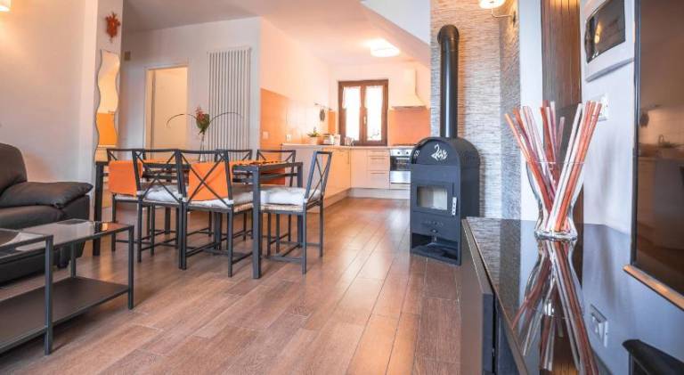 Holiday apartment with patio, barbecue & garden — photo 3