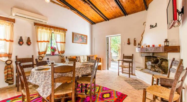 Aadonis traditional house on the Sea in Platanias