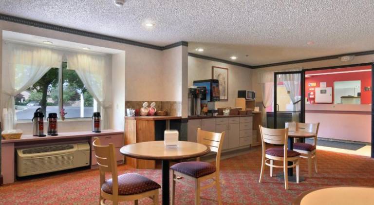 Americas Best Value Inn East Syracuse — photo 2