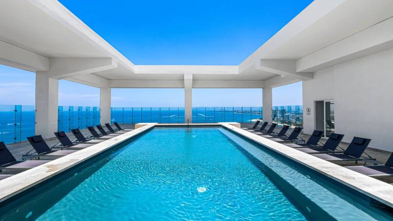 Beachfront Private Pool Theatre Room Views — photo 5