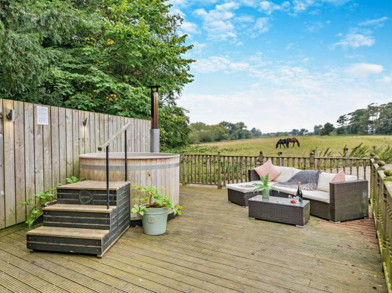 Cottage with hot tub | Dogs allowed — photo 4