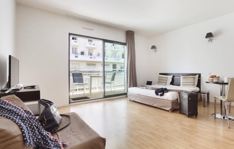 Children-friendly studio with patio | City view | Next to the beach | Dogs allowed — photo 5