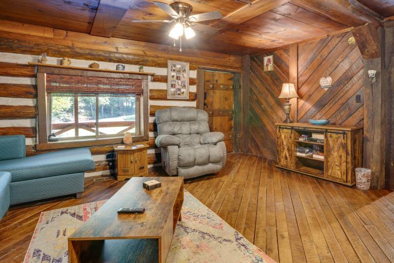 French Lick Getaway w/ Deck, Grill & Fire Pit! — photo 4