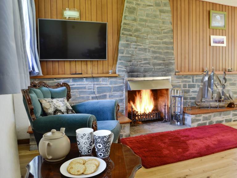 Cottage with grill & yard — photo 3