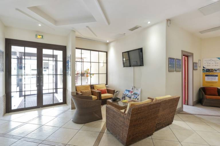 Holiday apartment with pool — photo 3