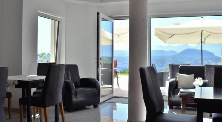 Serviced apartment with pool, grill & patio | Pets are welcome — photo 4