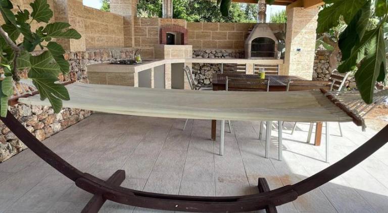 Villa with pool — photo 4