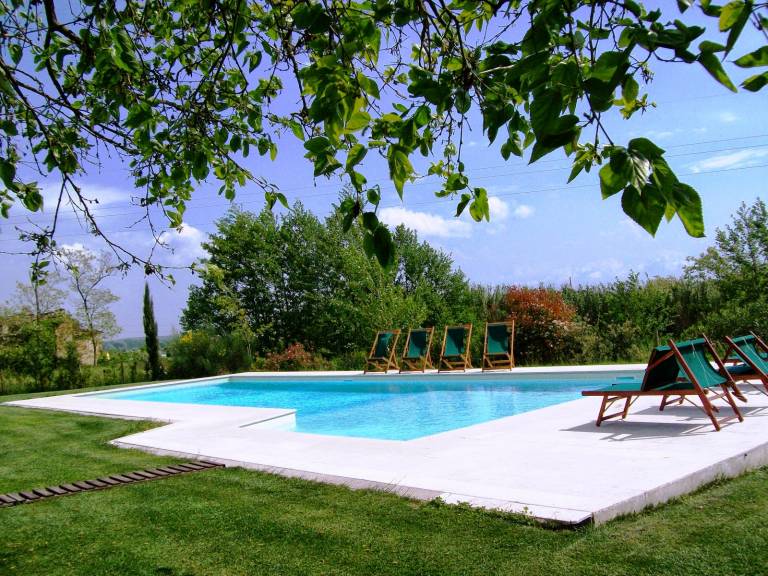 House with private pool, yard & BBQ — photo 4