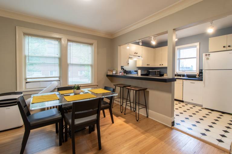Hillside Haven w Private Garage & Grill