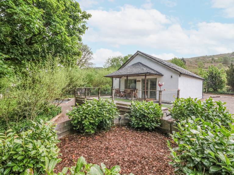 Family-oriented cottage with jacuzzi & garden | Dogs allowed — photo 4