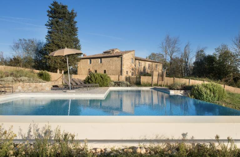 Cottage with private pool, yard & grill — photo 3