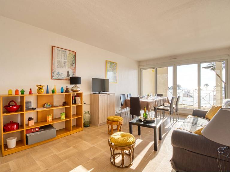 Family-friendly wonderful apartment with patio & pool | Sea view | Next to the beach | Pets allowed — photo 4
