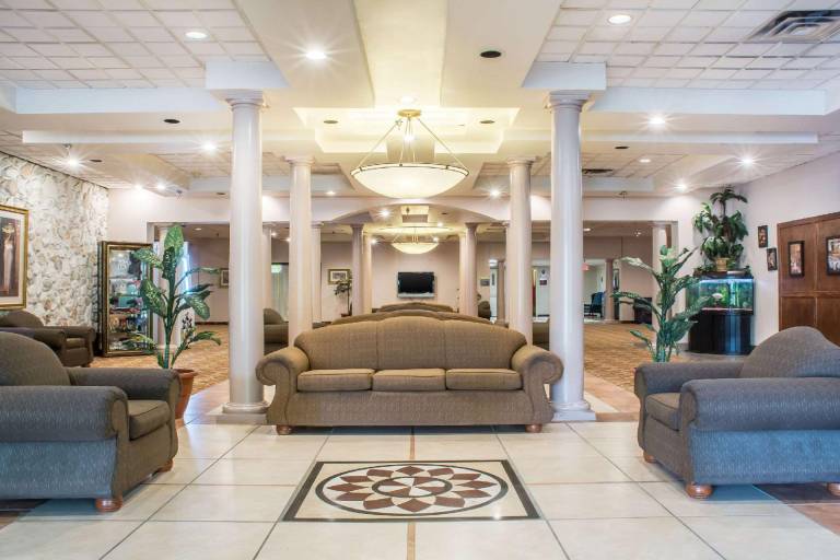 Quality Inn & Suites Palm Island Indoor Waterpark — photo 4
