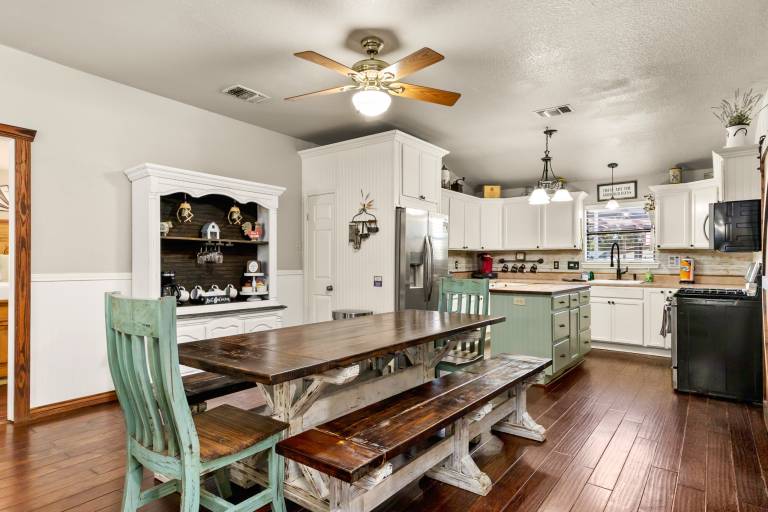 The Rustic Soak Farmhouse — photo 2
