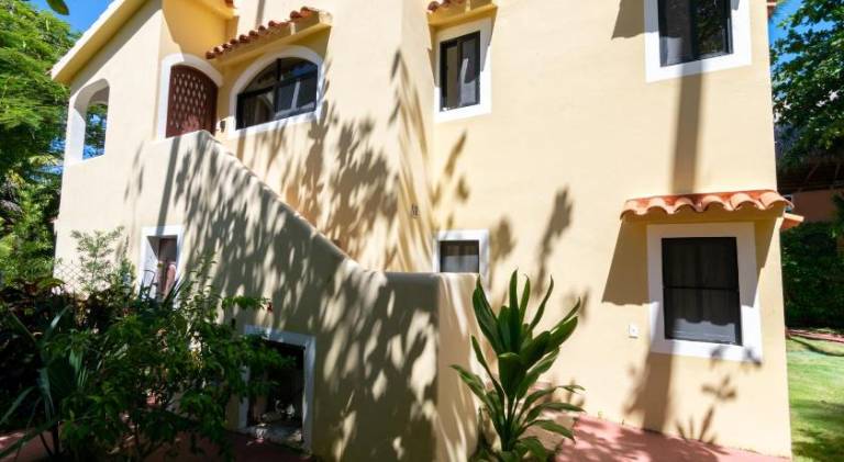 Holiday apartment with terrace, pool & garden — photo 5