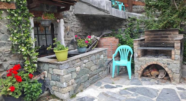 Rental apartment with yard — photo 4