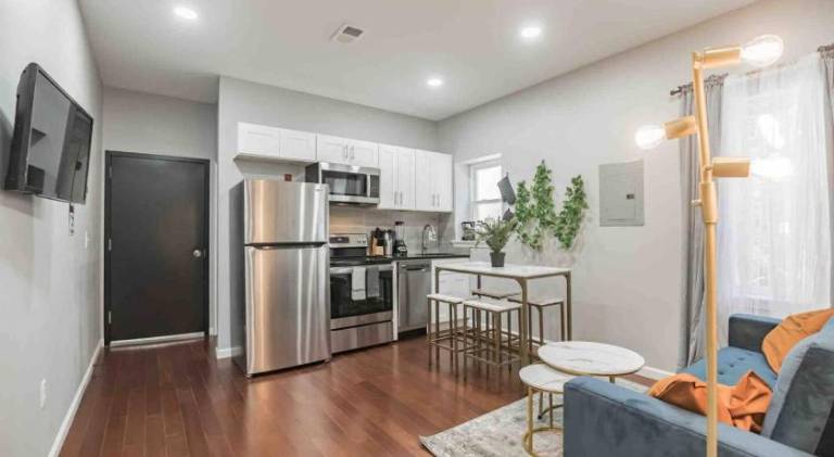 Rental apartment | Next to Love Park — photo 2