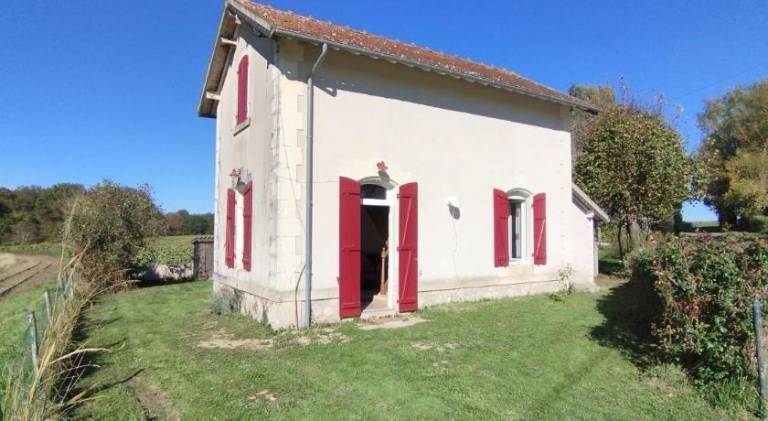 Vacation home with hot tub in Chateauroux