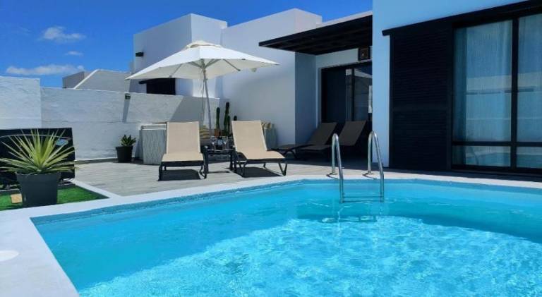 Villa with pool — photo 3