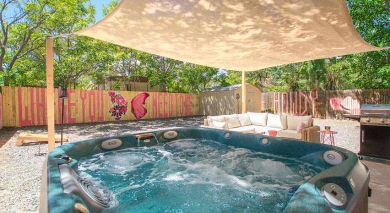 House with hot tub | Pet-friendly in Bernal