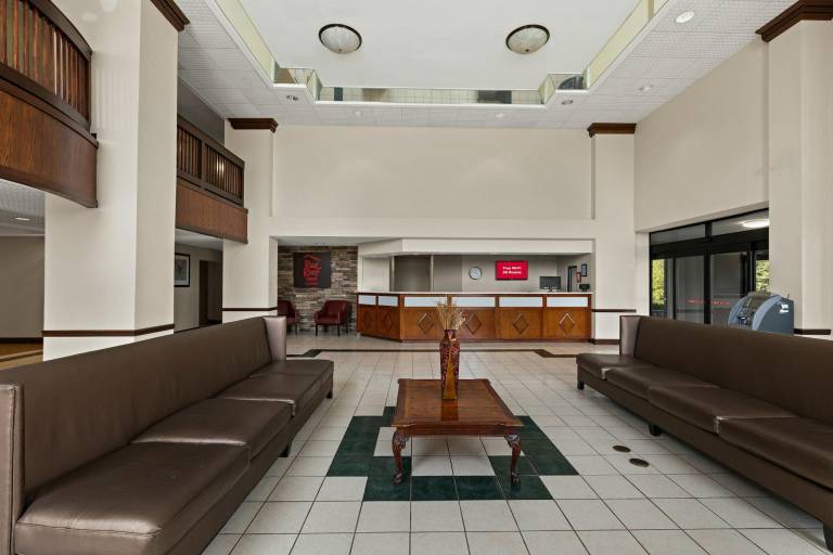 Red Roof Inn & Suites Newnan — photo 4