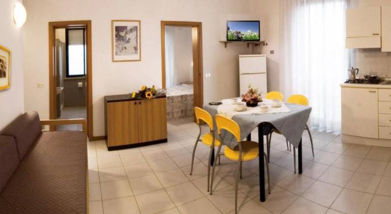 Holiday apartment with 2 rooms for 6 persons — photo 2