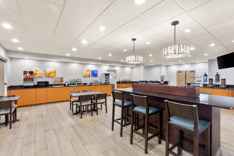 Comfort Suites Near Universal Orlando Resort — photo 4