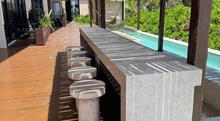 Apartment with pool — photo 5