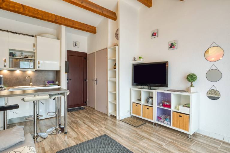 Apartment 'Cap D'agde, Beau T2, Parking' with Shared Pool and Private Terrace — photo 3