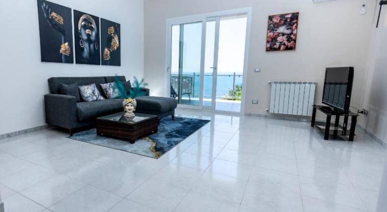 Rental apartment with terrace, BBQ & garden — photo 3