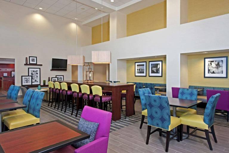 Hampton Inn & Suites Bloomington-Normal — photo 4