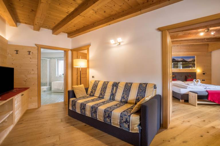 Apartment "Villa Anita Piz da Peres" with Mountain View, Sauna, Wi-Fi & Terrace in Marebbe