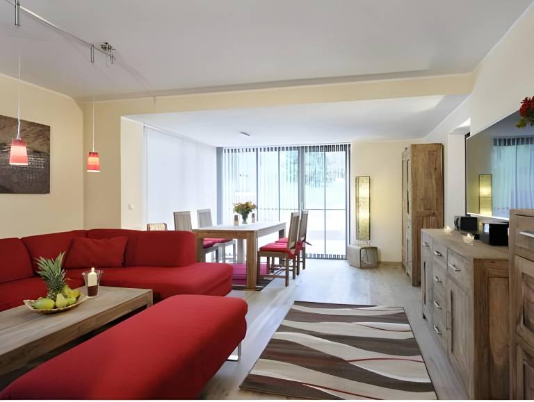 Serviced apartment with pool, terrace & garden — photo 2