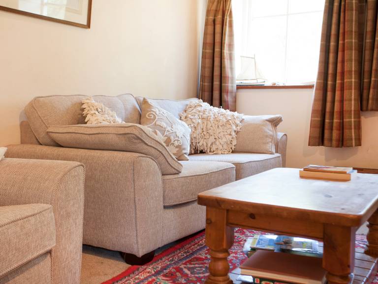 Children-friendly wonderful cottage with yard | Pets are welcome — photo 3