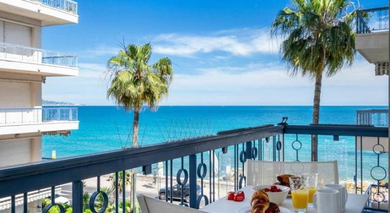 Rental apartment with terrace in Menton