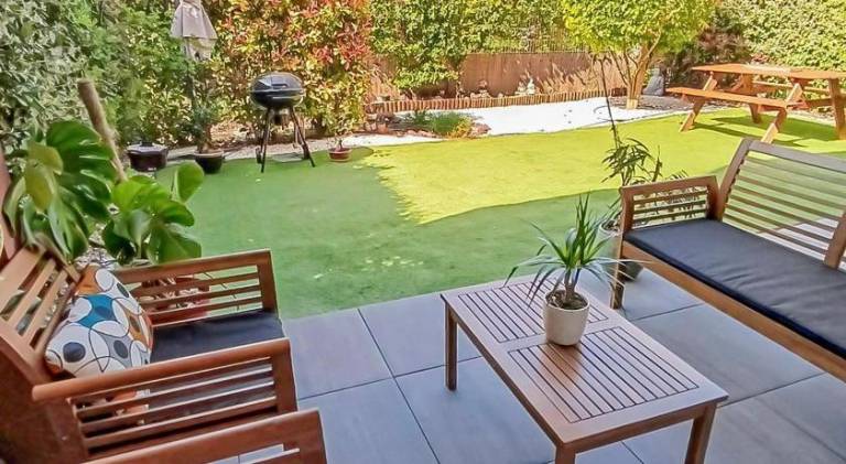 Lovely rental apartment with yard, grill & pool | Pets are welcome in Nice