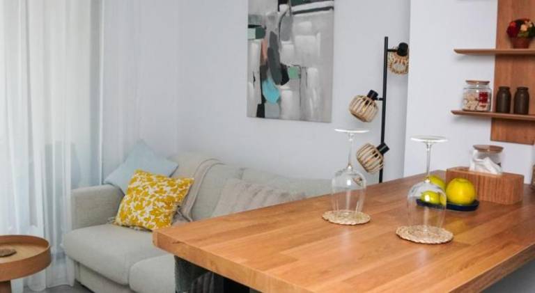 Fully equipped beautiful holiday apartment with patio | Near Templul Coral | Dogs allowed — photo 2