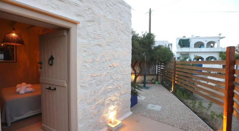 Beautiful rental apartment with yard & patio | Beach nearby | Pets allowed — photo 4